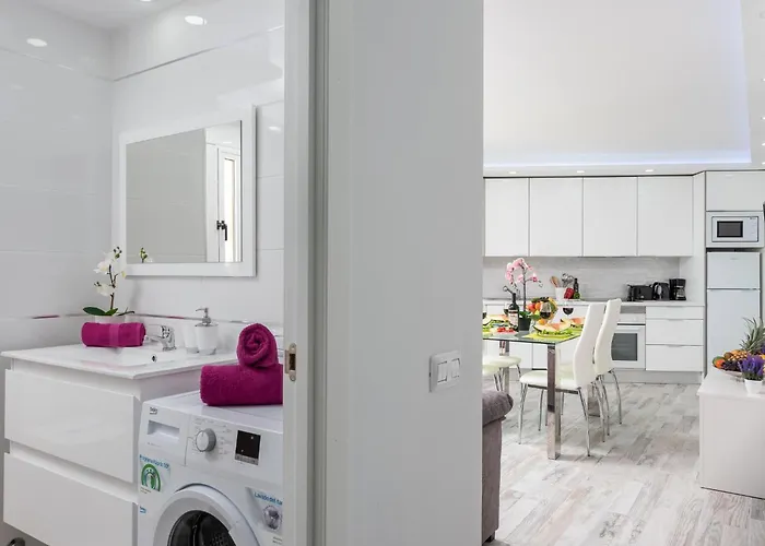 10d. Enchanting In Americas Apartman