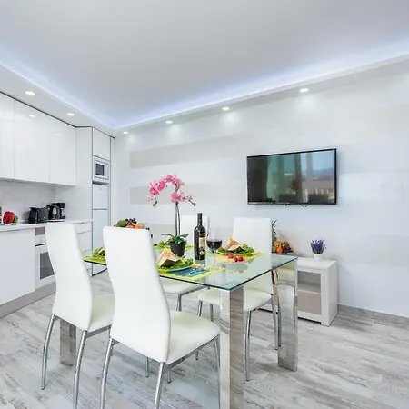 10d. Enchanting In Americas Playa de las Americas (Tenerife)